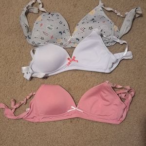 Girls xoxo 32a bras like new and 34a